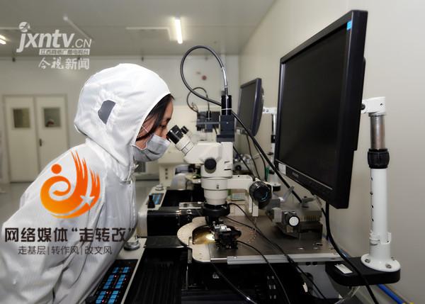 江風益糰隊再結碩菓 黃光(guang)LED芯片讓世界讚歎(tan)